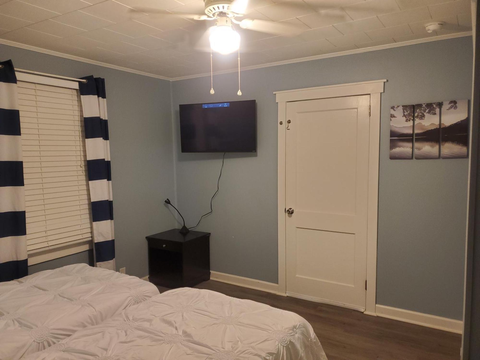 Private Single Level Standalone House Large Lot - 3 Bedrooms Charlotte Ngoại thất bức ảnh