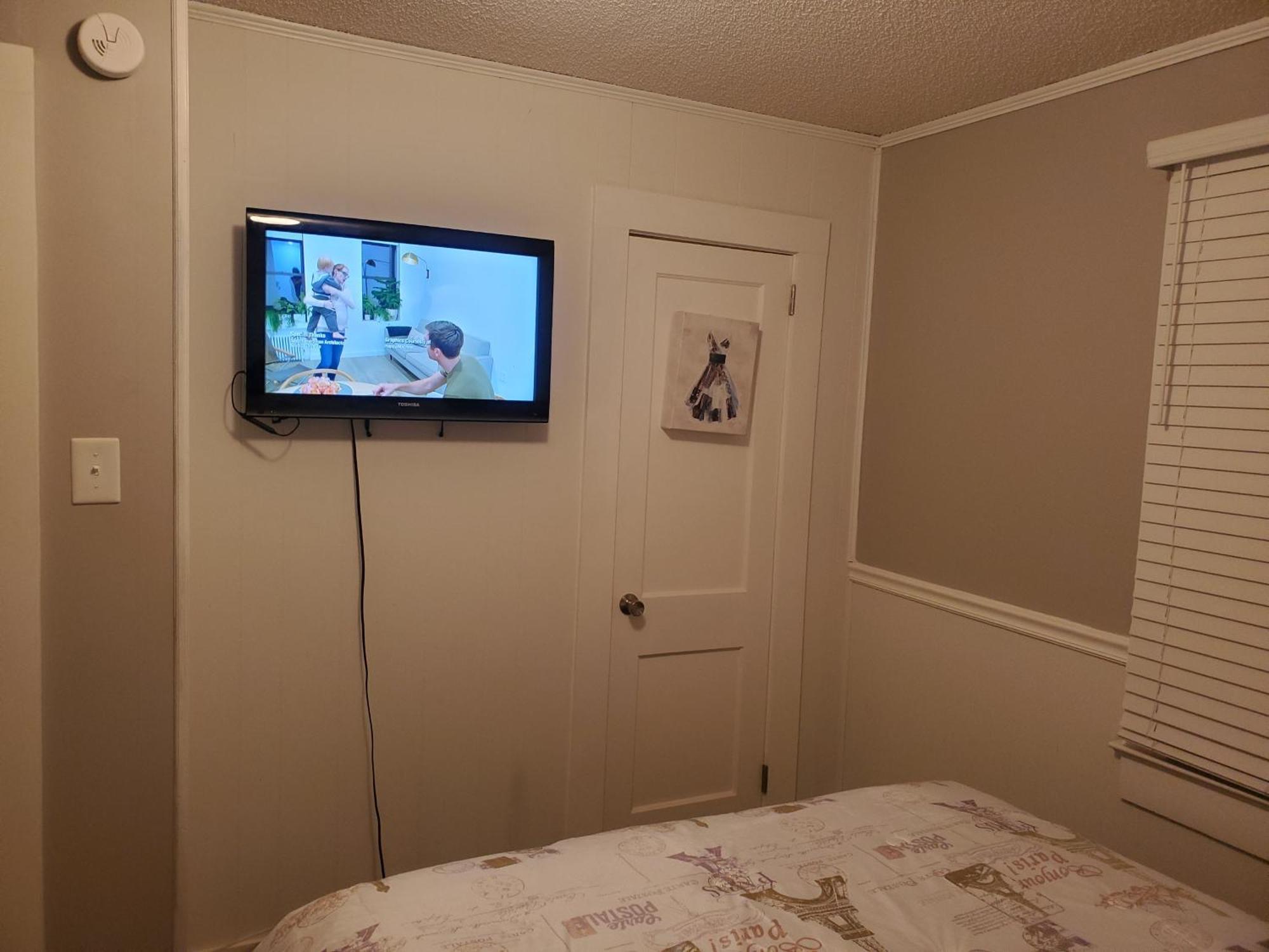 Private Single Level Standalone House Large Lot - 3 Bedrooms Charlotte Ngoại thất bức ảnh