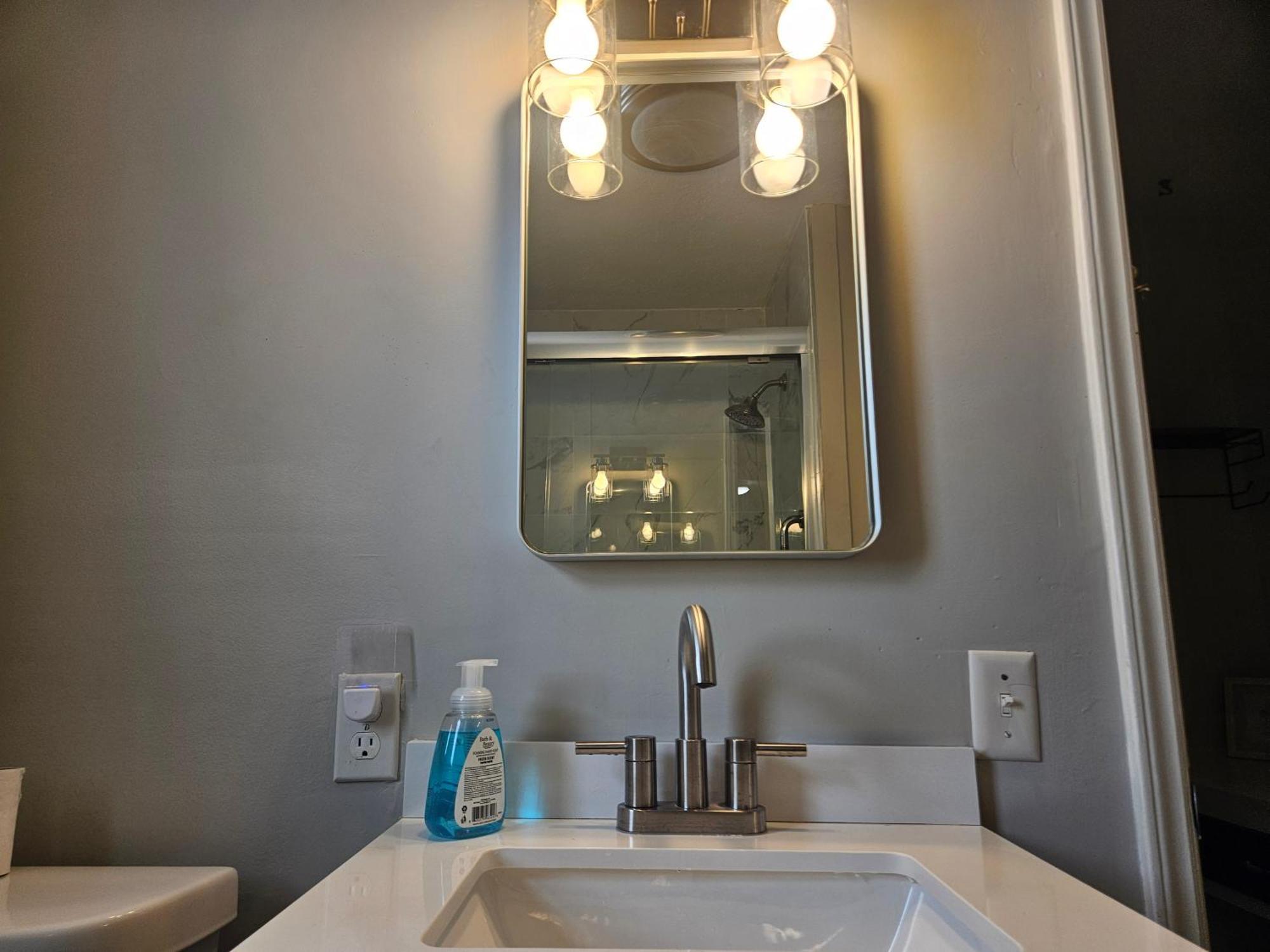 Private Single Level Standalone House Large Lot - 3 Bedrooms Charlotte Ngoại thất bức ảnh