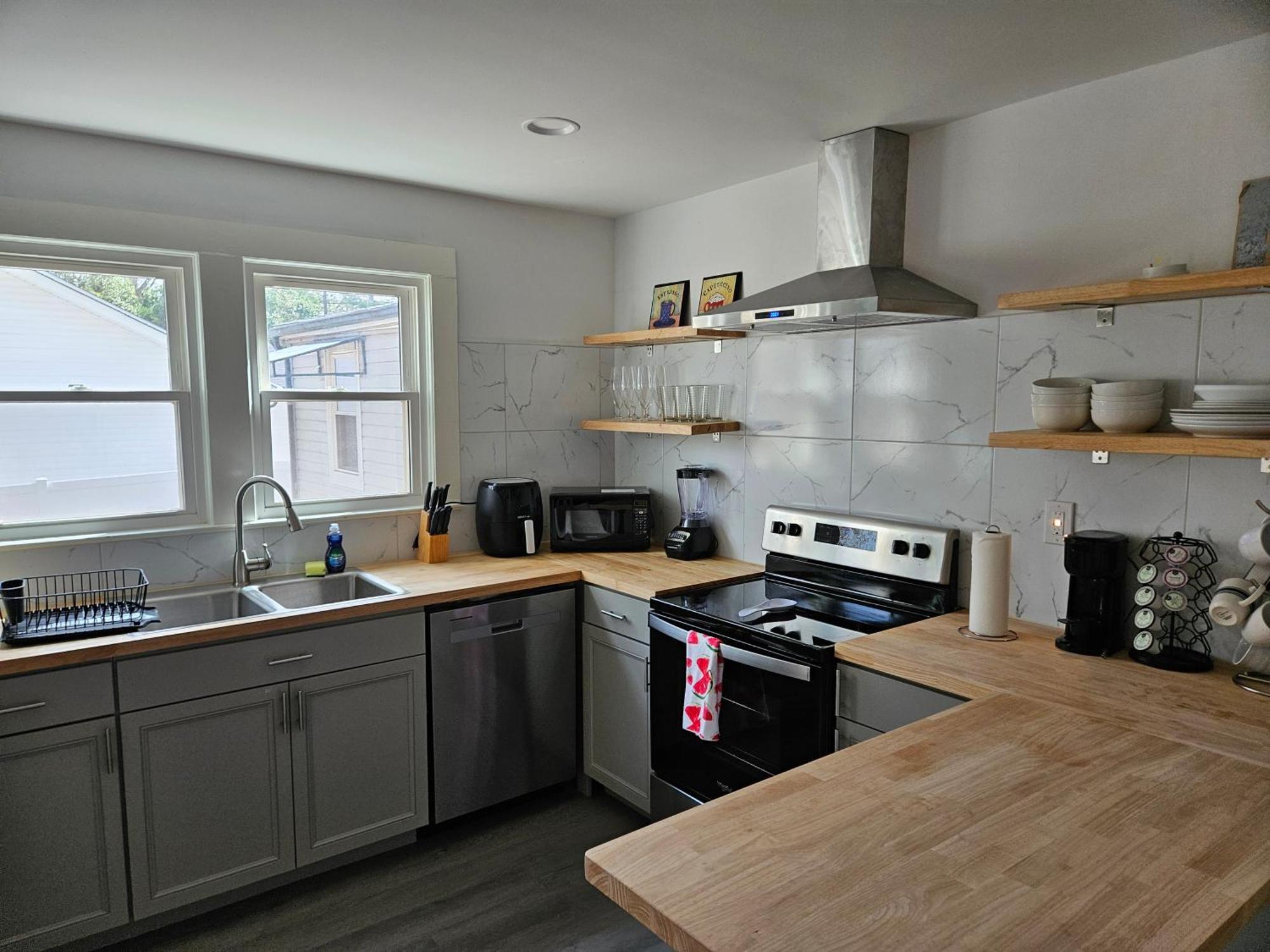 Private Single Level Standalone House Large Lot - 3 Bedrooms Charlotte Ngoại thất bức ảnh